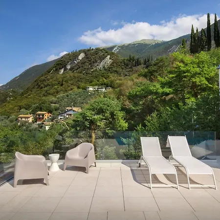 Apartment Residenza Dimora Privata With Pool Malcesine