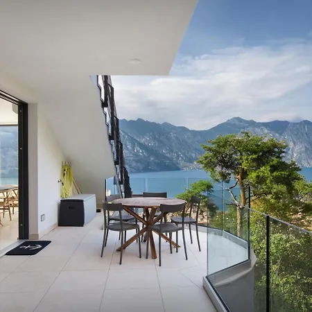 Residenza Dimora Privata With Pool Lägenhet Malcesine